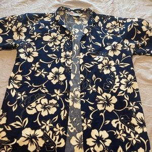 Hawaiian short sleeve button down shirt